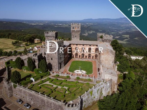 villa in vendita ad Acquapendente in zona Torre Alfina