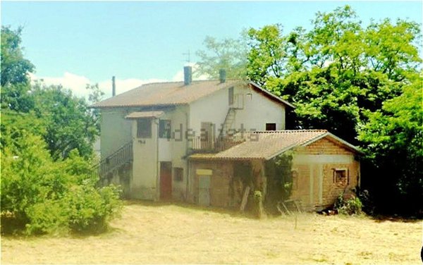 appartamento in vendita ad Acquapendente in zona Torre Alfina