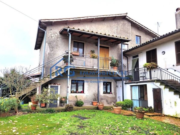 casa indipendente in vendita ad Acquapendente in zona Torre Alfina