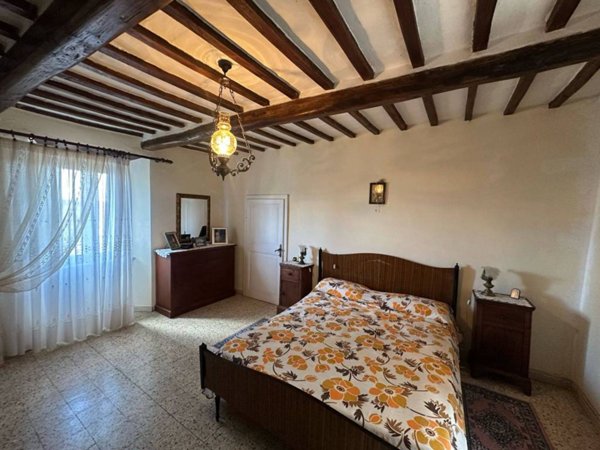 casa indipendente in vendita ad Acquapendente in zona Torre Alfina