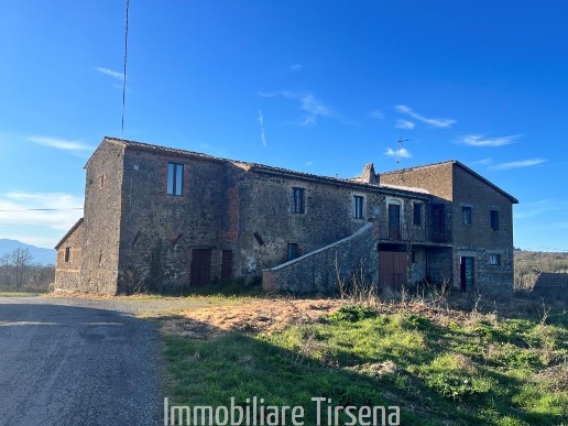 casa indipendente in vendita ad Acquapendente in zona Torre Alfina