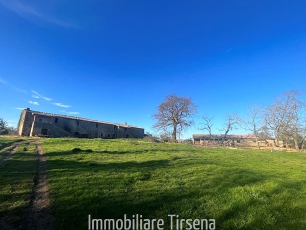 casa indipendente in vendita ad Acquapendente in zona Torre Alfina