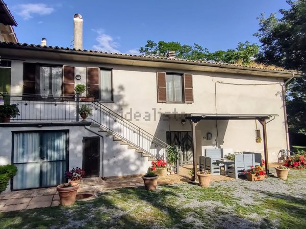 casa indipendente in vendita ad Acquapendente in zona Torre Alfina