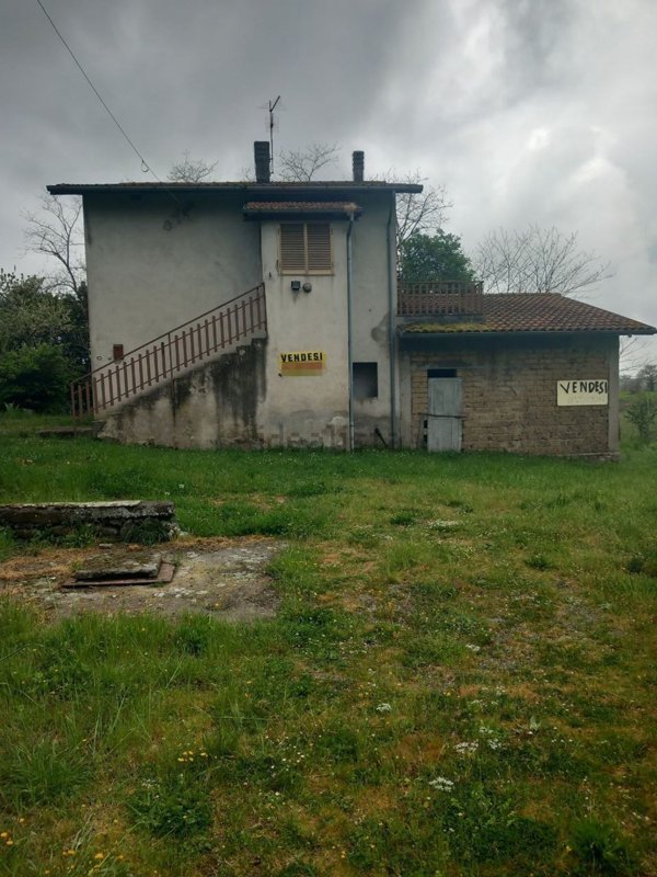 casa indipendente in vendita ad Acquapendente in zona Torre Alfina
