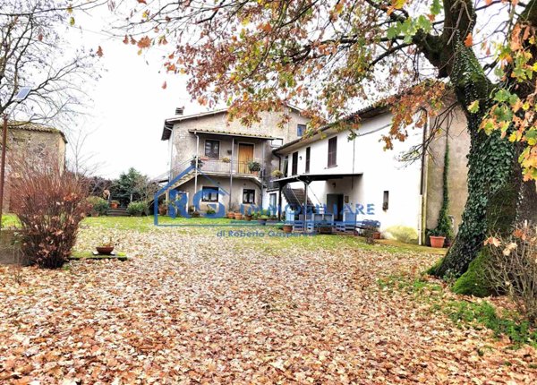 casa indipendente in vendita ad Acquapendente in zona Torre Alfina