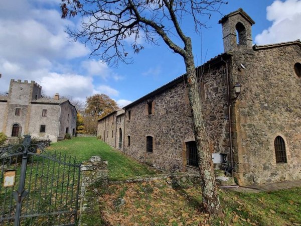 intera palazzina in vendita ad Acquapendente in zona Torre Alfina