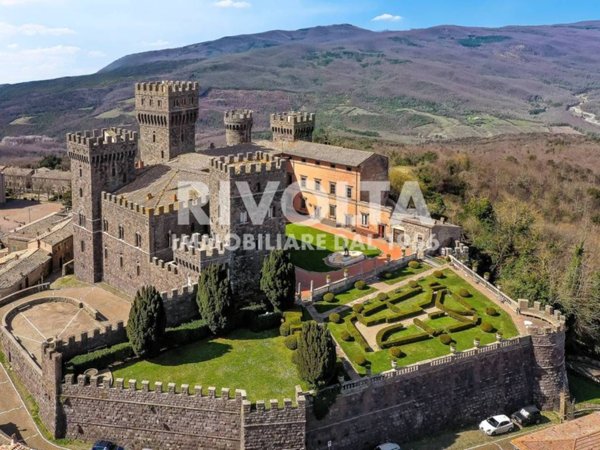 intera palazzina in vendita ad Acquapendente in zona Torre Alfina