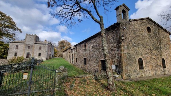 villa in vendita ad Acquapendente in zona Torre Alfina