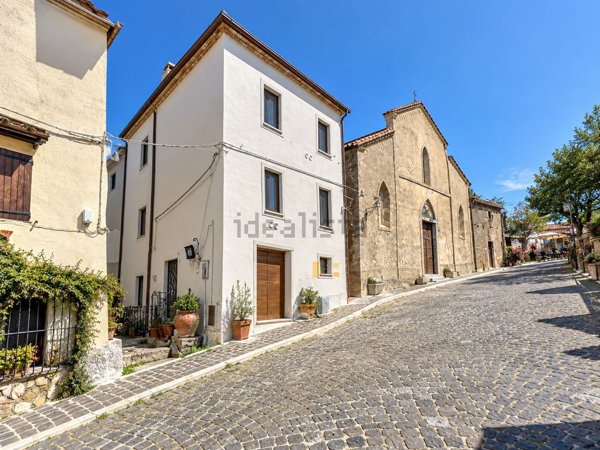 appartamento in vendita ad Acquapendente in zona Trevinano