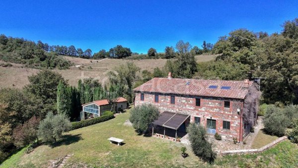 casa indipendente in vendita ad Acquapendente in zona Trevinano