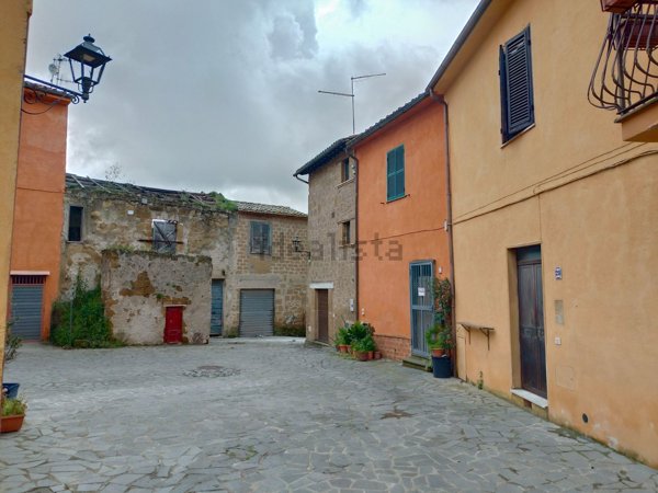 appartamento in vendita ad Arlena di Castro