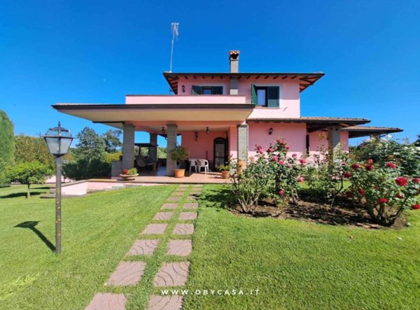 casa indipendente in vendita ad Arlena di Castro