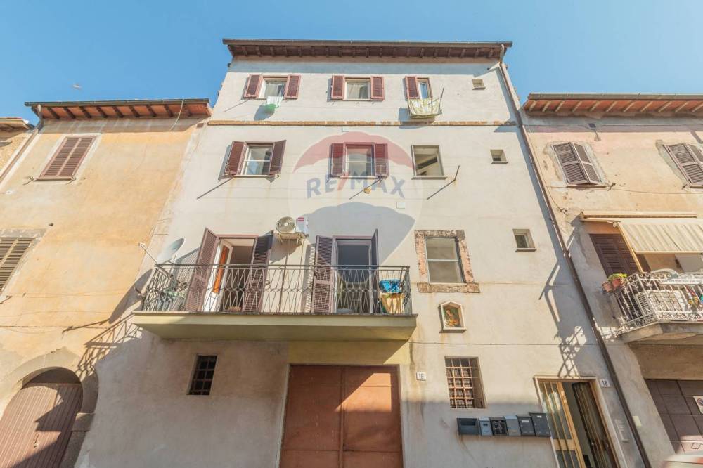 appartamento in vendita ad Arlena di Castro