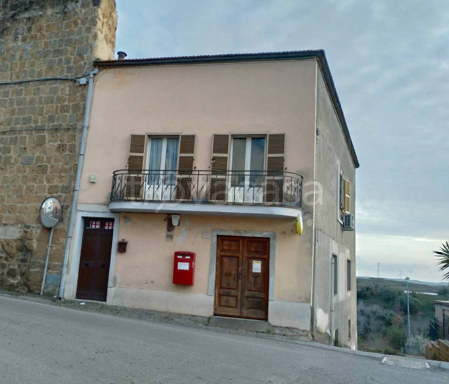 appartamento in vendita ad Arlena di Castro