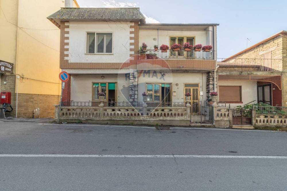 appartamento in vendita ad Arlena di Castro