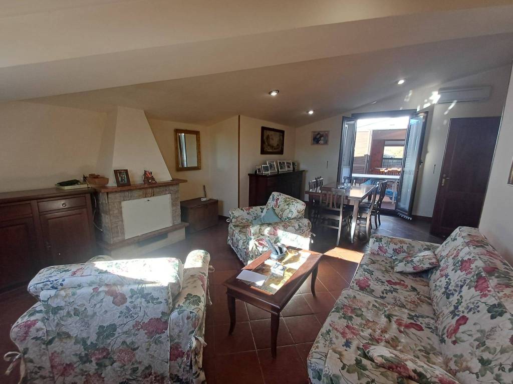 appartamento in vendita ad Arlena di Castro