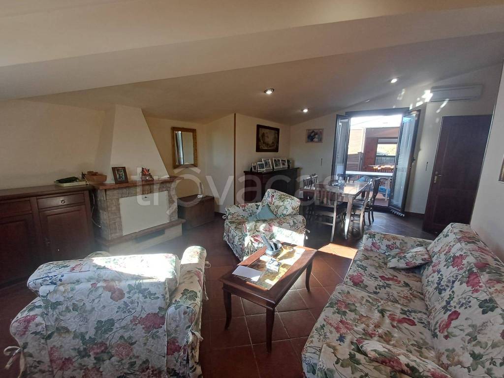 appartamento in vendita ad Arlena di Castro