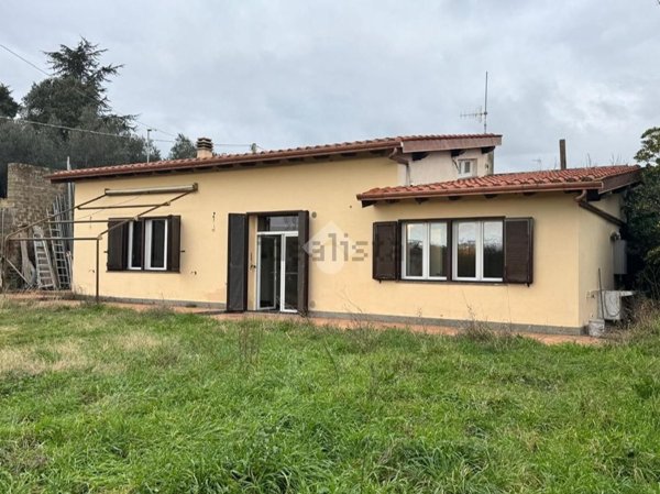 appartamento in vendita ad Arlena di Castro