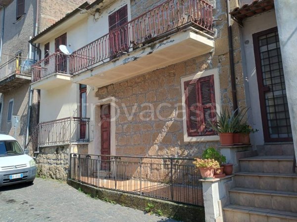 appartamento in vendita ad Arlena di Castro