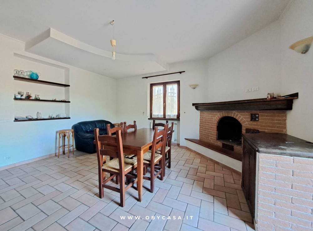 appartamento in vendita ad Arlena di Castro