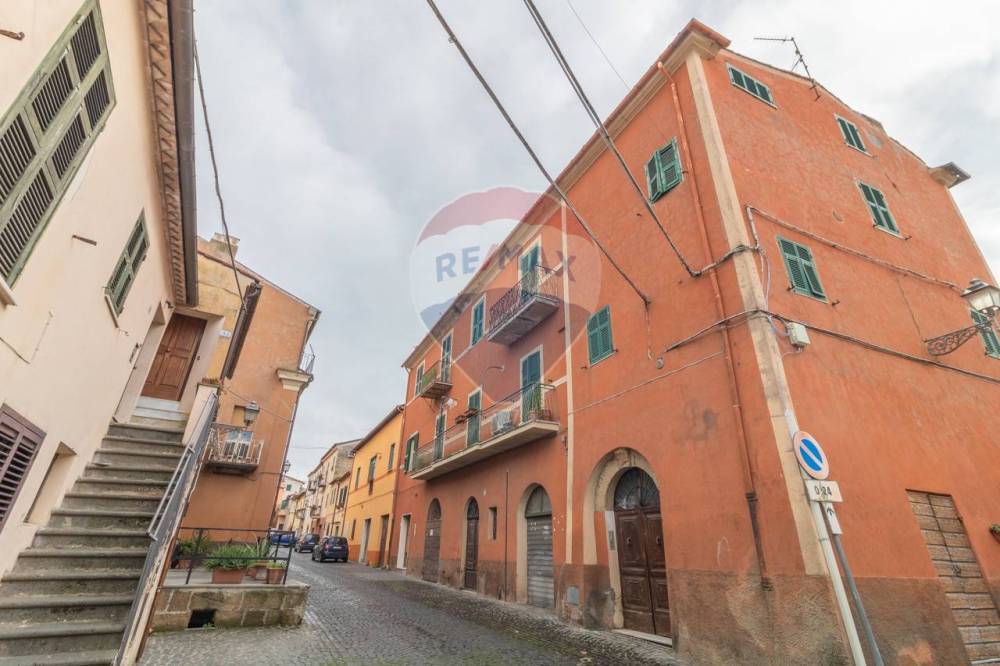 appartamento in vendita ad Arlena di Castro