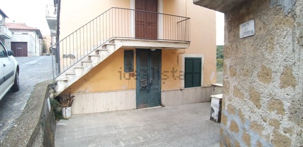 appartamento in vendita ad Arlena di Castro