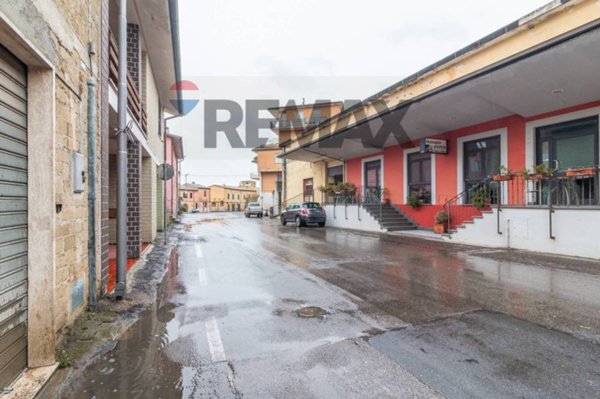 locale commerciale in vendita ad Arlena di Castro