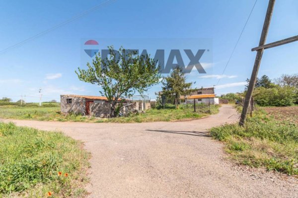 locale commerciale in vendita ad Arlena di Castro