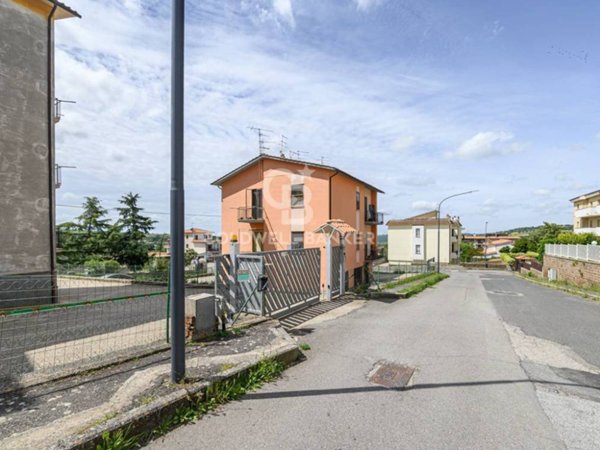 appartamento in vendita ad Arlena di Castro