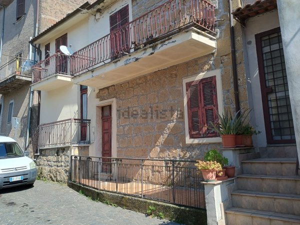 appartamento in vendita ad Arlena di Castro