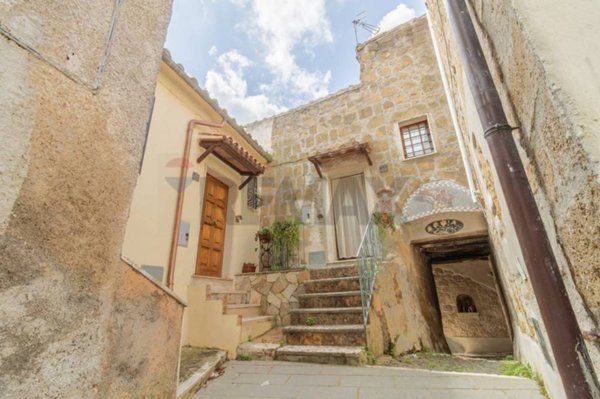 appartamento in vendita ad Arlena di Castro