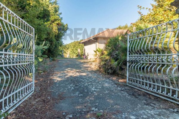 terreno in vendita ad Arlena di Castro