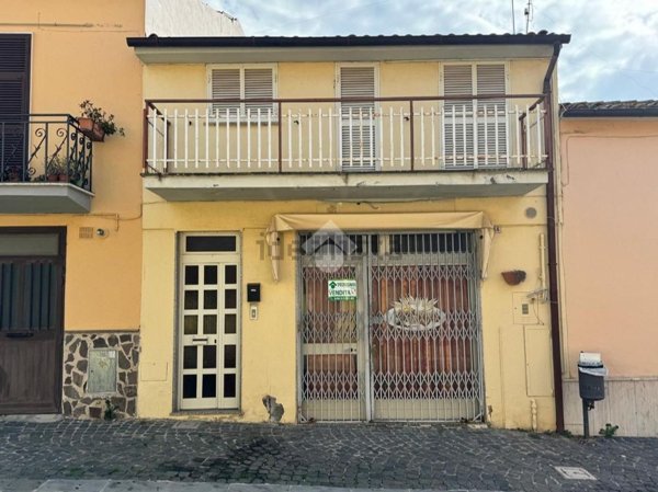 appartamento in vendita ad Arlena di Castro