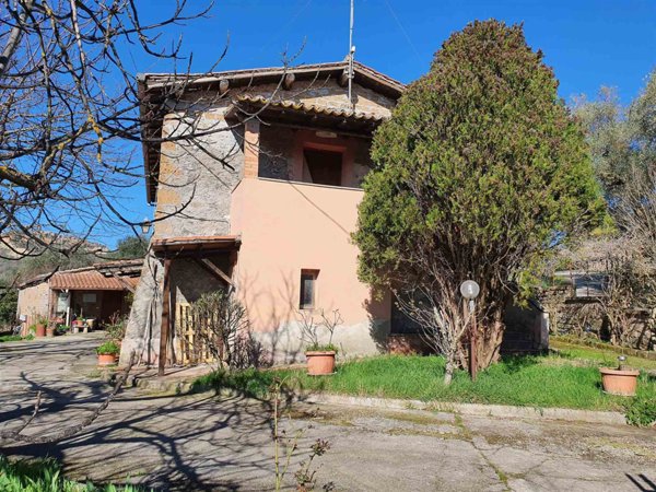 casa indipendente in vendita a Bagnoregio