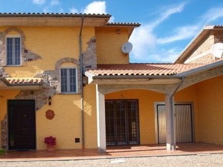 casa indipendente in vendita a Bagnoregio