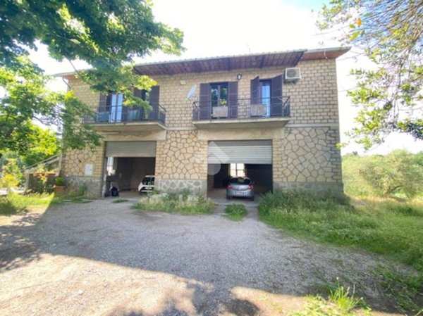 casa indipendente in vendita a Bagnoregio