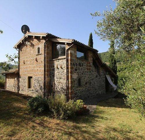 casa indipendente in vendita a Bagnoregio