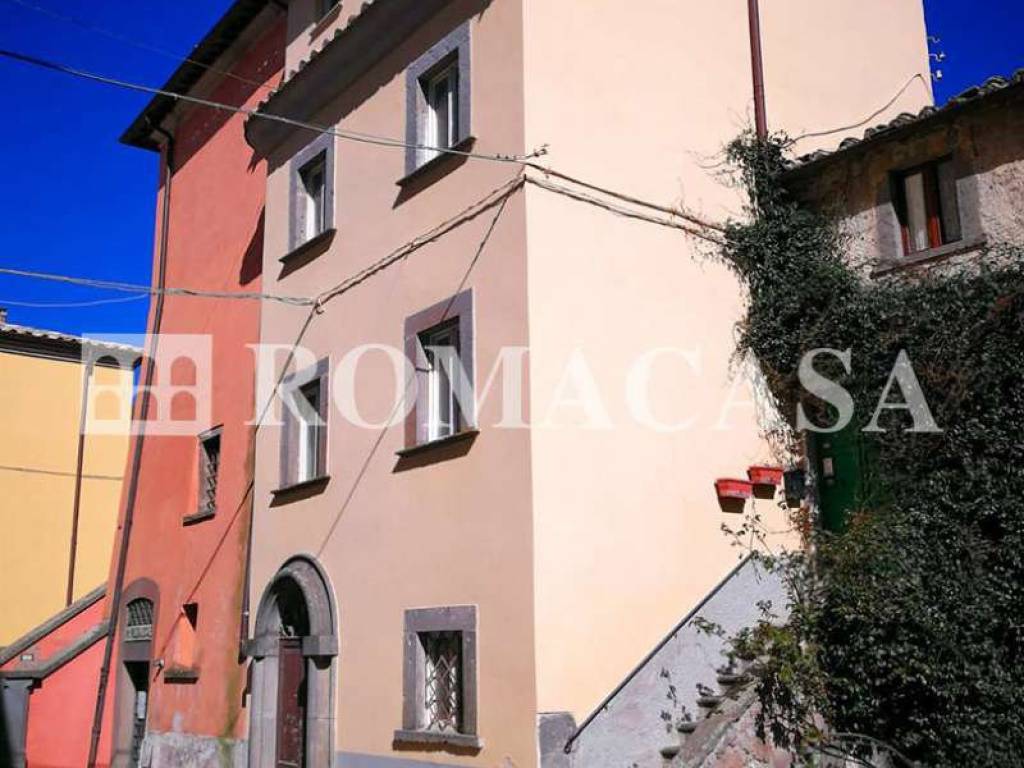 intera palazzina in vendita a Bagnoregio