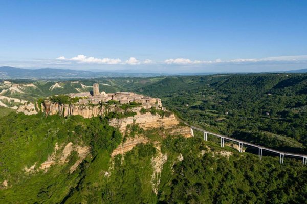 casa indipendente in vendita a Bagnoregio