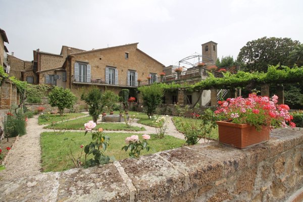 locale di sgombero in vendita a Bagnoregio