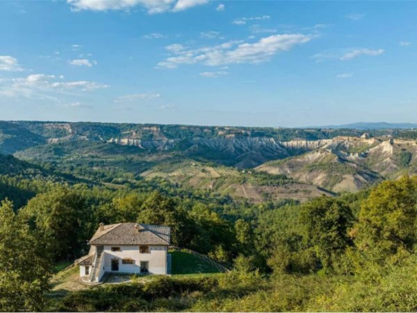 casa indipendente in vendita a Bagnoregio in zona Vetriolo