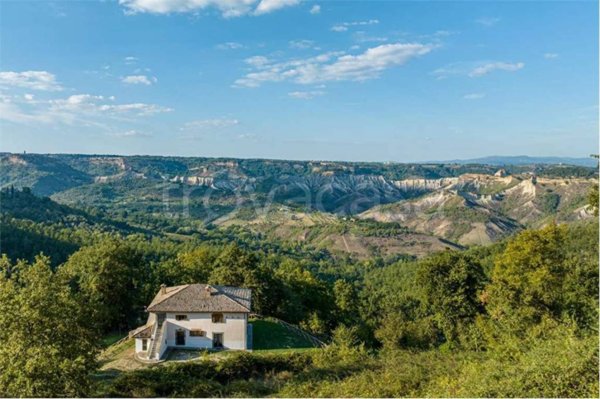 casa indipendente in vendita a Bagnoregio in zona Vetriolo