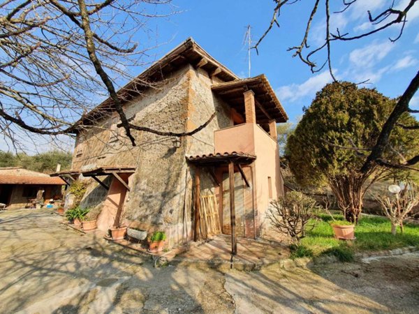 casa indipendente in vendita a Bagnoregio