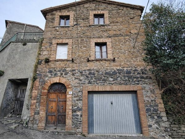 appartamento in vendita a Bagnoregio in zona Vetriolo