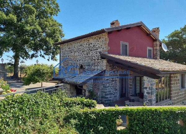 casale in vendita a Bagnoregio in zona Vetriolo