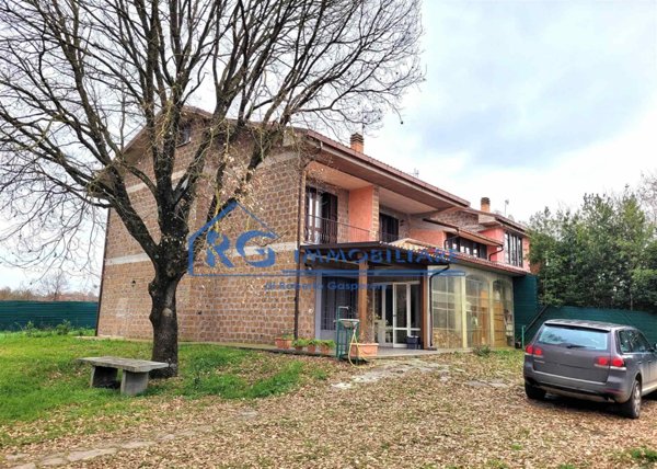 casa indipendente in vendita a Bagnoregio in zona Vetriolo