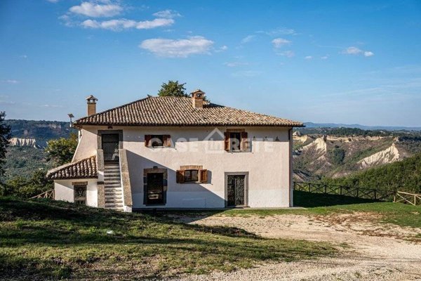 casa indipendente in vendita a Bagnoregio in zona Vetriolo