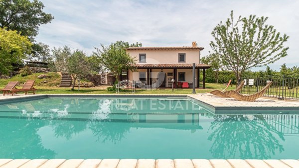 casa indipendente in vendita a Bagnoregio