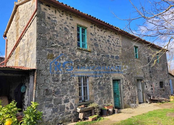 casa indipendente in vendita a Bagnoregio