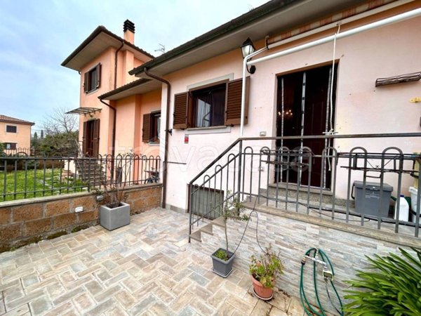 casa indipendente in vendita a Barbarano Romano